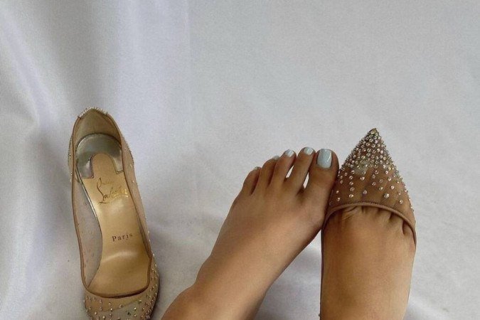 A manicure russa pode ser feita simultaneamente nos pés