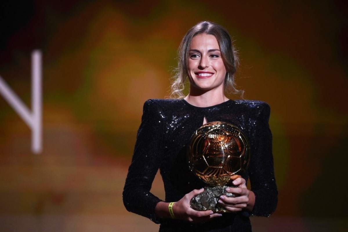 Alexia Putellas leva Bola de Ouro de melhor jogadora do mundo