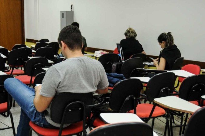  10/08/2017. CrÃ©dito: BÃ¡rbara Cabral/Esp.CB/D.A. Press. Brasil. BrasÃ­lia - DF. Concurso do Tribunal Superior do Trabalho - TST. IMP Concursos, na Asa Sul.
      Caption 