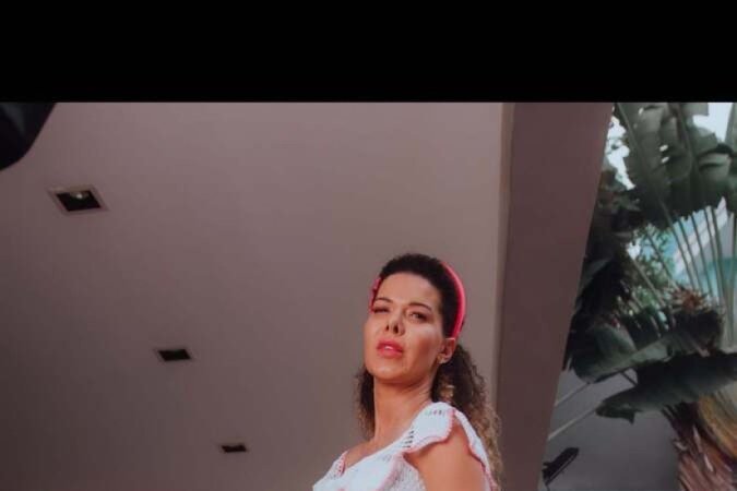 A estilista Anne Garcia aposta nas peças artesanais para o verão