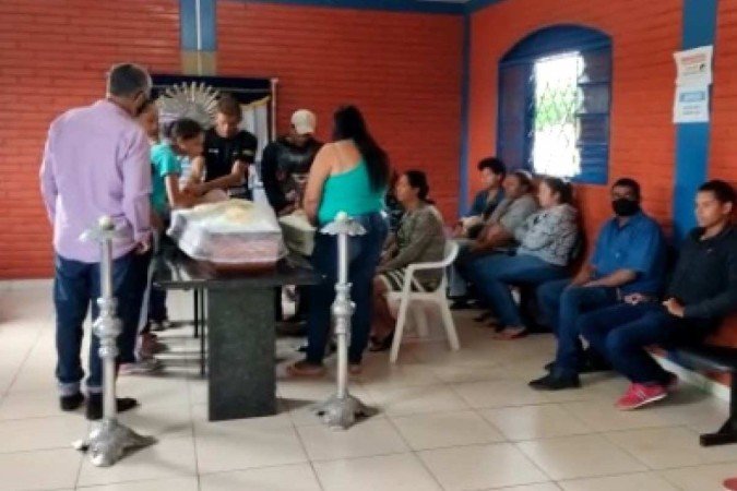 As duas foram enterradas nesta terça (30/11), no cemitério São Miguel, em Corumbá de Goiás - (crédito: material cedido ao Correio ) As duas foram enterradas nesta terça (30/11), no cemitério São Miguel, em Corumbá de Goiás - (crédito: material cedido ao Correio )