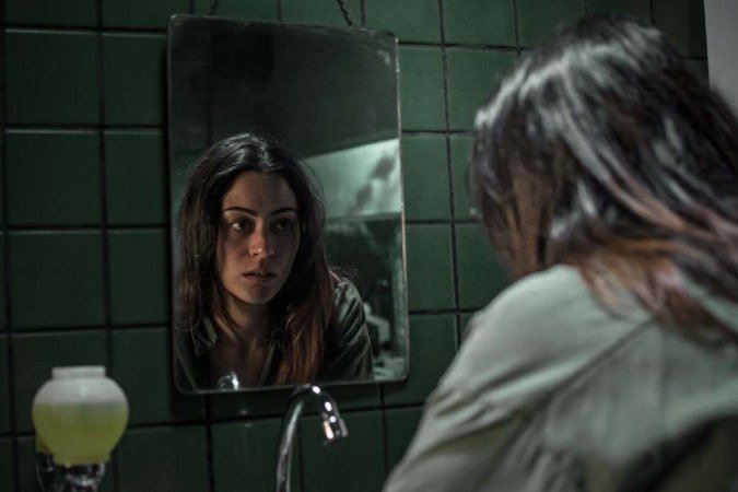 A cabeça de 
Paula direciona o espectador de Insânia