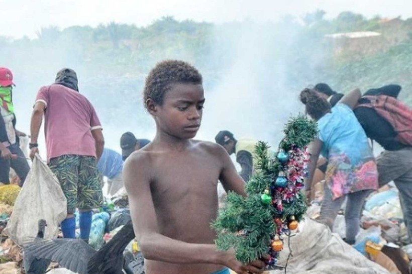 Gabriel, catador de lixo de 12 anos
