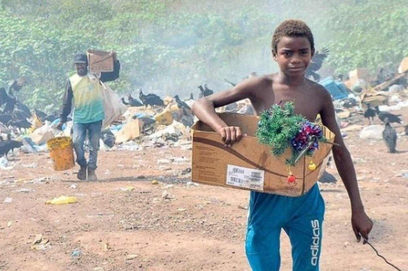 Gabriel, catador de lixo de 12 anos
