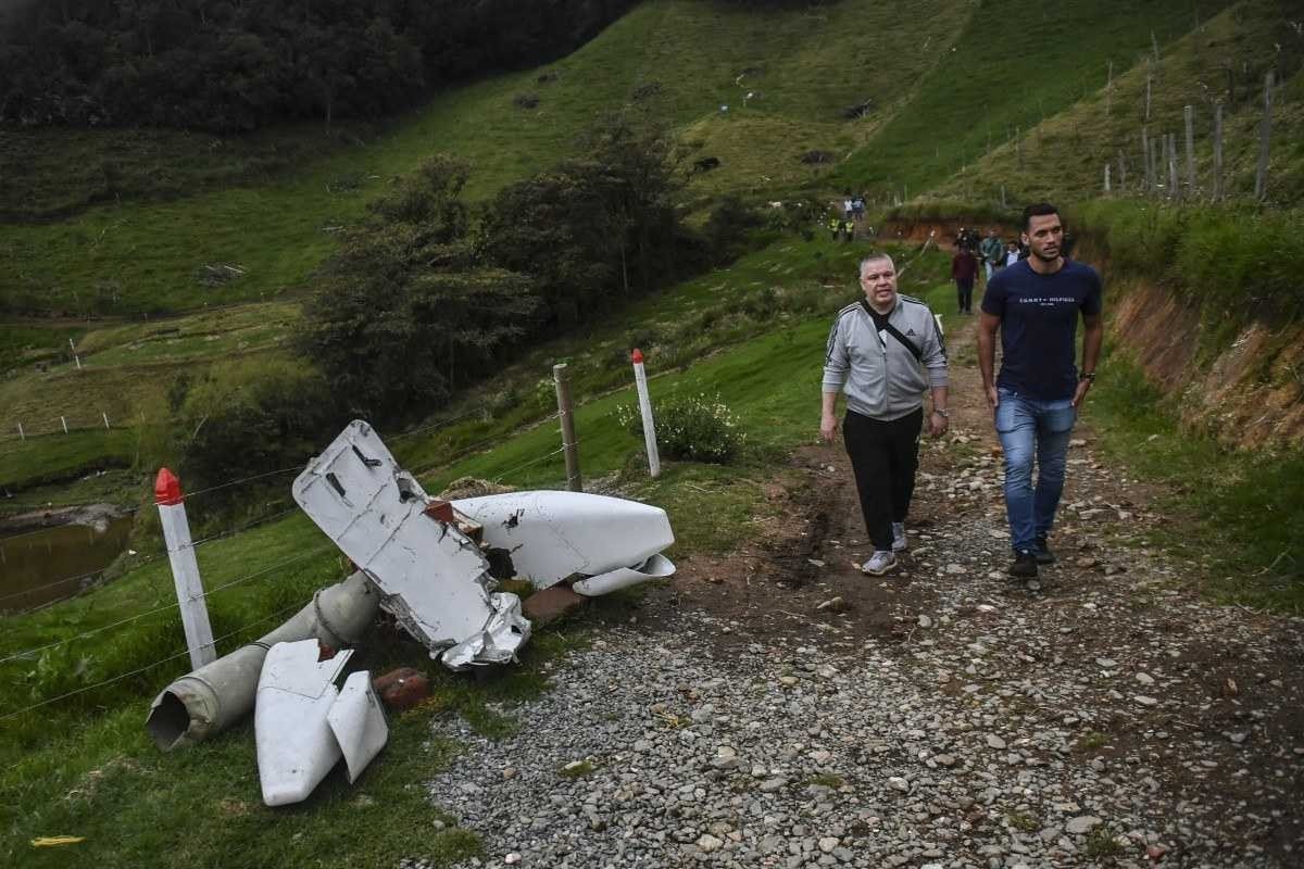 Sobrevivente da tragédia da Chapecoense visita local da queda do acidente em 2016