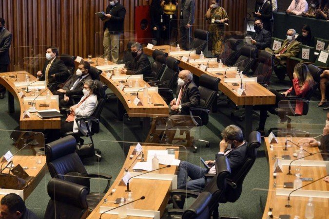 Parlamentares terão de votar último projeto do ano antes de entrar em recesso; apreciação da proposta está prevista para ocorrer até essa quarta-feira (15/12) - (crédito: Minervino Júnior/CB/D.A.Press) Parlamentares terão de votar último projeto do ano antes de entrar em recesso; apreciação da proposta está prevista para ocorrer até essa quarta-feira (15/12) - (crédito: Minervino Júnior/CB/D.A.Press)