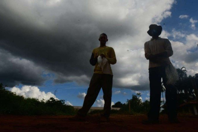 Testemunhas avistaram Wanderson com celular