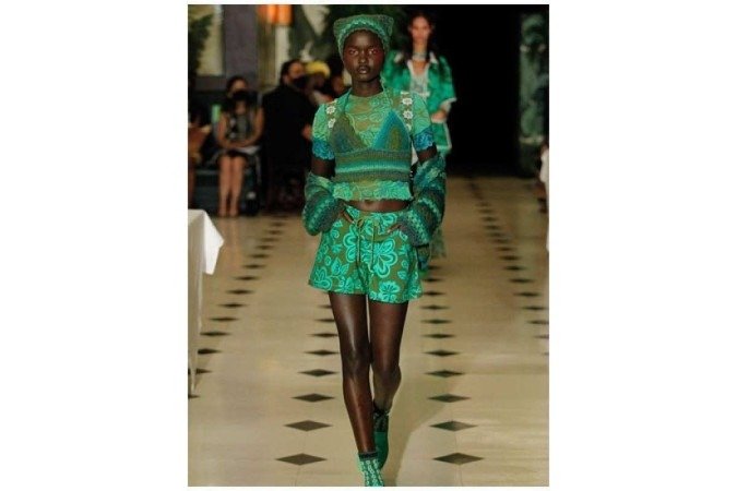 No desfile da Anna Sui, em Nova York, o crochê brilhou em várias ocasiões