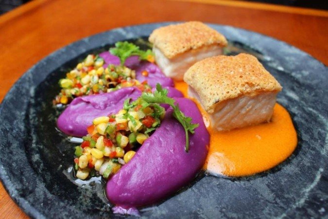 Pescada em crosta de castanhas. Chef André Castro