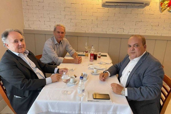 O governador Ibaneis Rocha almoça com os ex-senadores Cristovam Buarque e Paulo Octávio  - Eixo Capital