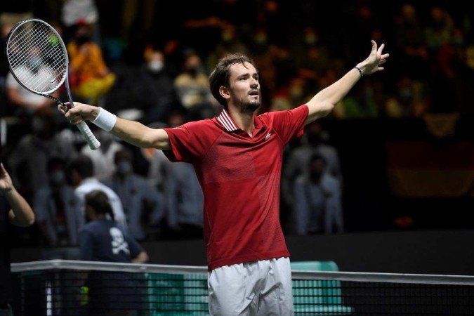 Atual número 1 da ATP, o russo Daniil Medvedev não enfrentou dificuldades na estreia e bateu o americano Stefan Kozlov por 3 sets a 0, 6-2, 6-4 e 6-0, em 2 horas de partida - (crédito: AFP) Atual número 1 da ATP, o russo Daniil Medvedev não enfrentou dificuldades na estreia e bateu o americano Stefan Kozlov por 3 sets a 0, 6-2, 6-4 e 6-0, em 2 horas de partida - (crédito: AFP)