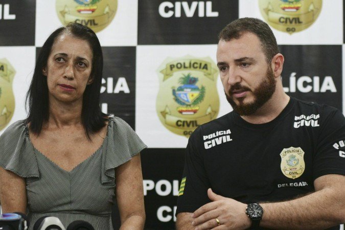  04/12/2021. Crédito: Ed Alves/CB/D.A Press. Brasil. Brasília - DF. Cidades. Caso Wanderson Mota. Ele se entregou para Policia do Goias, na cidade de Gameleira-GO. Depois levando para Anapolis e encaminhado para o presidio de Goiania. Na foto Cinda Mara Ciqueira, fazendeira que conseguiu convencer Wanderson a se entrega ao lado do delegado Vander Coelho. 