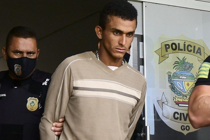  04/12/2021. Crédito: Ed Alves/CB/DA.Press. Brasil. Brasília - DF. Cidades. Wanderson é suspeito de ter matado a facadas, no último domingo (28/11), a namorada grávida de quatro meses, a enteada, de 2 anos e 9 meses, e um fazendeiro, de 73 anos, com um tiro na cabeça, em Corumbá de Goiás. A ficha criminal do autor incluem tentativa de feminicídio, latrocínio (roubo seguido de morte) e homicídio
      