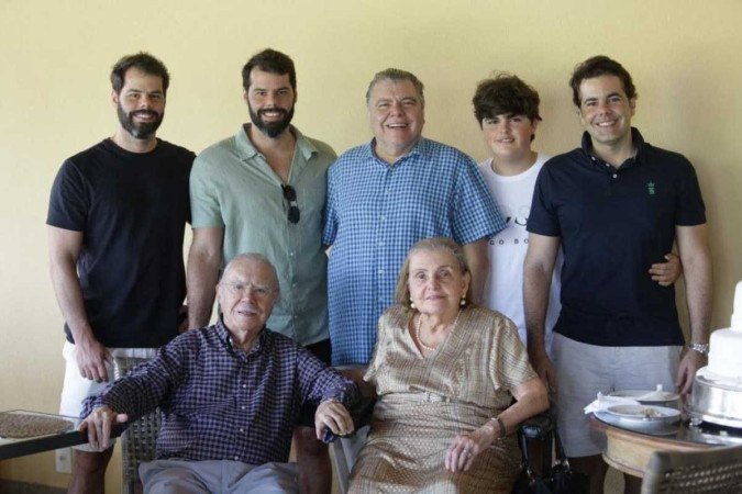 Marly Sarney, ao lado de José Sarney, comemora os 90 anos