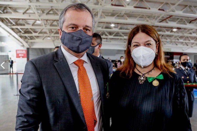 Ana Maria Campos recebe medalha Mérito Buriti