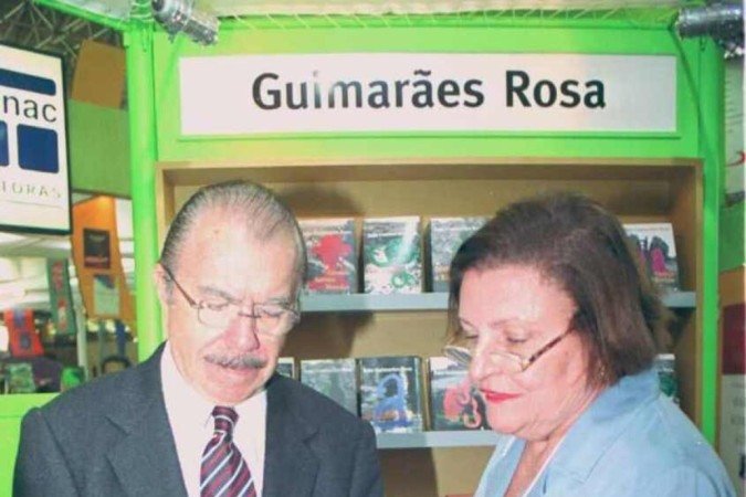 Apreciadores da literatura, 
José e Marly Sarney estiveram na Bienal do Livro, em maio de 2001