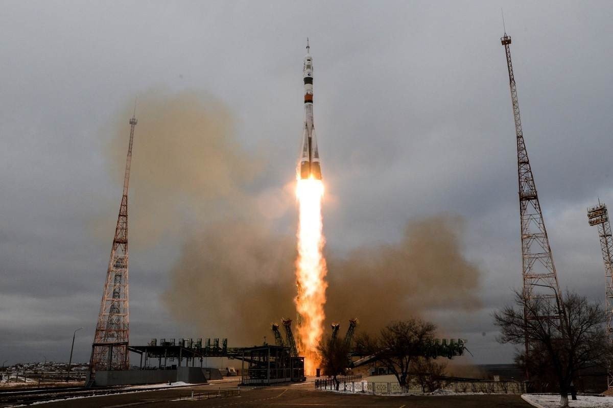  The Soyuz MS-20 spacecraft carrying the crew of Russian cosmonaut Alexander Misurkin, Japanese billionaire Yusaku Maezawa and his production assistant Yozo Hirano blasts off to the International Space Station (ISS) from the Moscow-leased Baikonur cosmodrome in Kazakhstan on December 8, 2021. (Photo by Kirill KUDRYAVTSEV / AFP)       