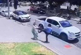 Com filho nos braços, ex-marido agride influenciadora em Minas; veja vídeo