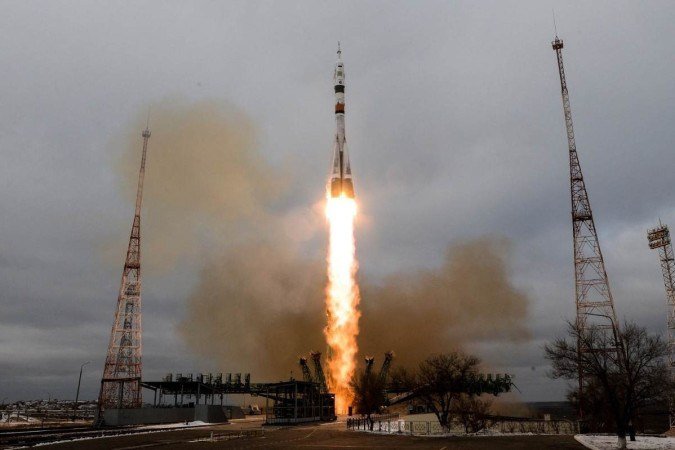  The Soyuz MS-20 spacecraft carrying the crew of Russian cosmonaut Alexander Misurkin, Japanese billionaire Yusaku Maezawa and his production assistant Yozo Hirano blasts off to the International Space Station (ISS) from the Moscow-leased Baikonur cosmodrome in Kazakhstan on December 8, 2021. (Photo by Kirill KUDRYAVTSEV / AFP)
      