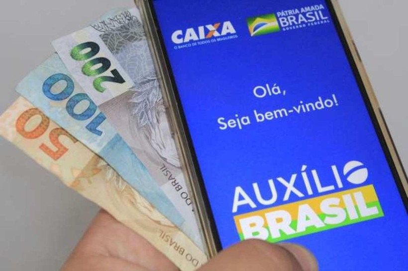 Caixa começa a pagar nesta sexta o Auxílio Brasil de R$ 400