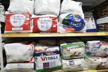 Distribuição de cestas básicas foi a mais a adotada entre as iniciativas que promovem o acesso a alimentos - (crédito: Minervino Júnior/CB/D.A.Press) Distribuição de cestas básicas foi a mais a adotada entre as iniciativas que promovem o acesso a alimentos - (crédito: Minervino Júnior/CB/D.A.Press)