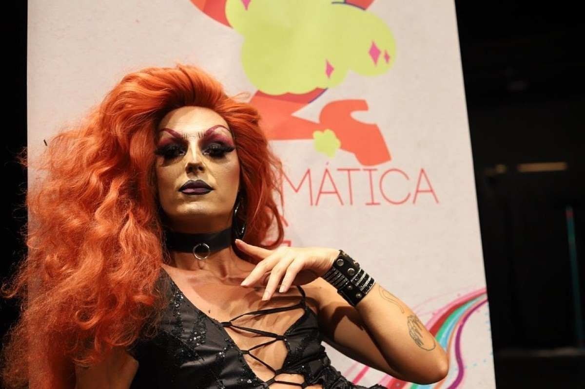 Artistas Drag Queens se apresentam em mostra neste domingo (12/12)