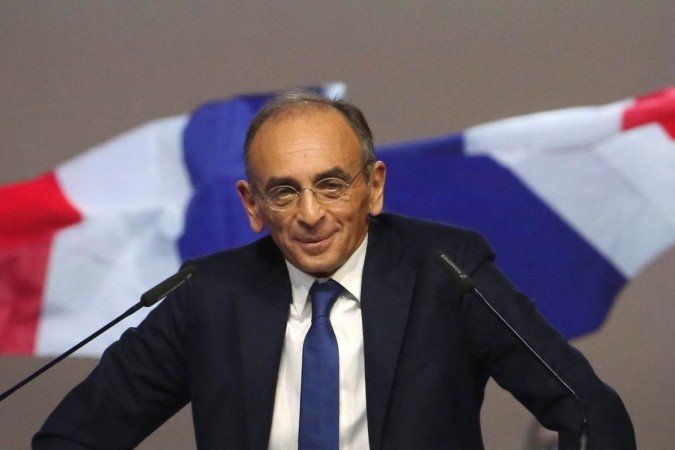 Éric Zemmour, da extrema-direita, discursa durante comício em Villepinte, perto de Paris 