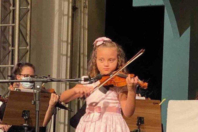 A pequena violinista Hadassa - Jane Godoy - 360 graus

