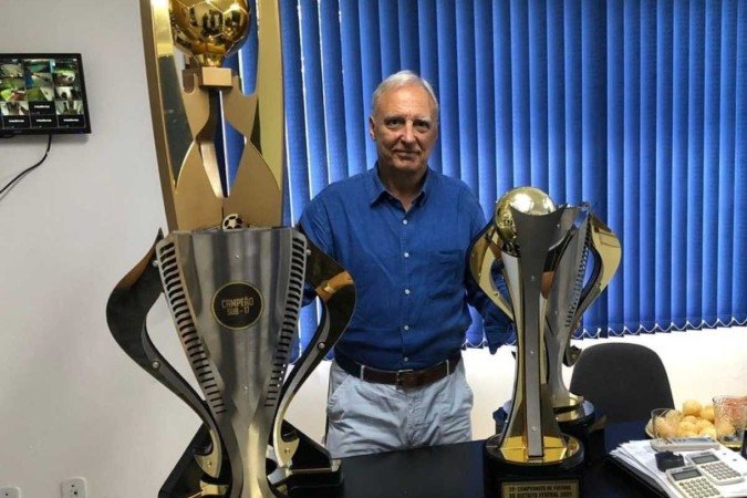 Luís Felipe Belmonte posa ao lado das taças conquistadas pelo Real Brasília em 2021 - (crédito: Victor Parrini) Luís Felipe Belmonte posa ao lado das taças conquistadas pelo Real Brasília em 2021 - (crédito: Victor Parrini)