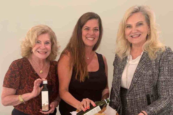 Vera Coimbra e a filha Adriana Coimbra Martins Costa, com Ivonice Campos