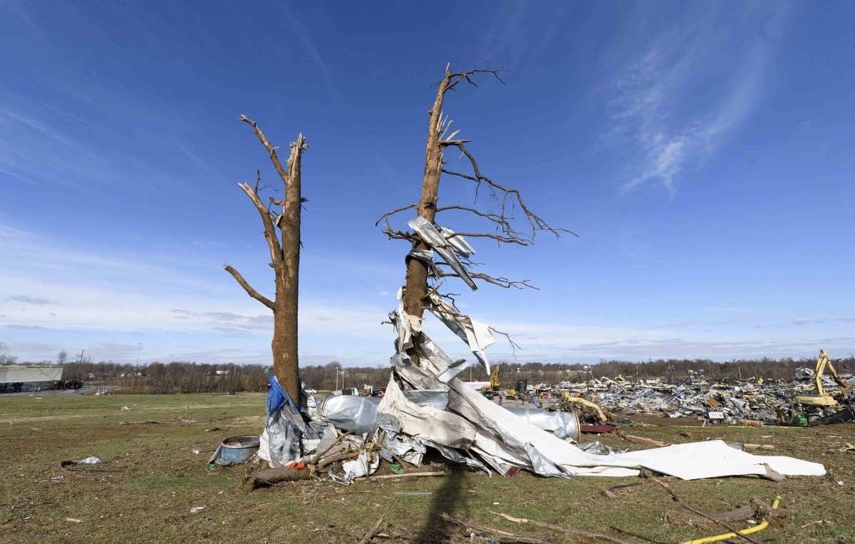 Cidade de Kentucky se organiza para ajudar moradores após tornados mortais