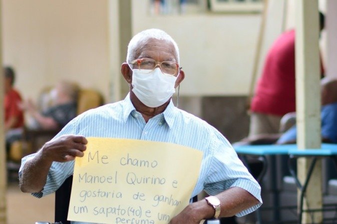 Manoel Quirino pede sapatos novos tamanho 40