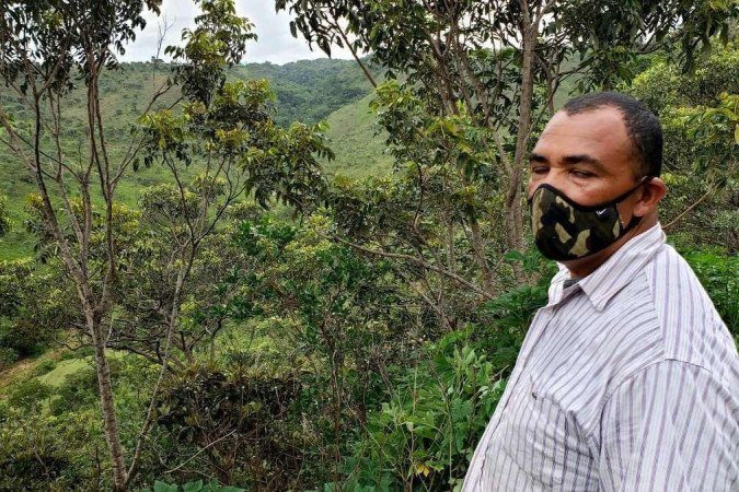  13/12/2021. Crédito: Carlos Vieira/CB/D.A Press. Brasil.  Brasilia - DF. Cidades. Sem pistas, bombeiros entram no 5º dia de buscas por mãe e filha desaparecidas. Shirlene Ferreira da Silva, 38 anos, e Tauane Rebeca da Silva, 14, estão desaparecidas desde a última quinta-feira (9/12). Bombeiros não têm pistas do paradeiro das duas. Na foto, o marido de Shirlei e pai de Tauane, Antônio Wagner Batista da Silva, 41 anos.