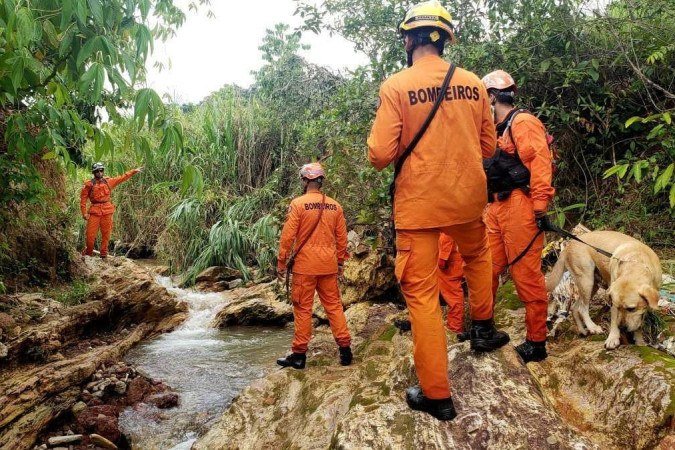  13/12/2021. Crédito: Carlos Vieira/CB/D.A Press. Brasil.  Brasilia - DF. Cidades. Sem pistas, bombeiros entram no 5º dia de buscas por mãe e filha desaparecidas. Shirlene Ferreira da Silva, 38 anos, e Tauane Rebeca da Silva, 14, estão desaparecidas desde a última quinta-feira (9/12). Bombeiros não têm pistas do paradeiro das duas. 