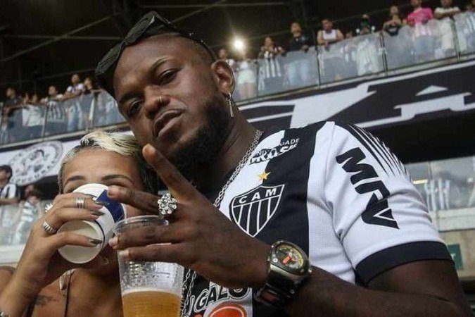 Rapper Djonga no duelo entre Atlético e Athletico-PR pela final da Copa do Brasil - (crédito: Reprodução) Rapper Djonga no duelo entre Atlético e Athletico-PR pela final da Copa do Brasil - (crédito: Reprodução)