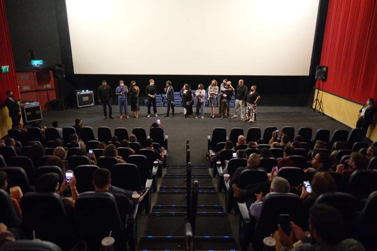 Sessão especial do filme 'Eduardo e Mônica' supera expectativas dos brasilienses