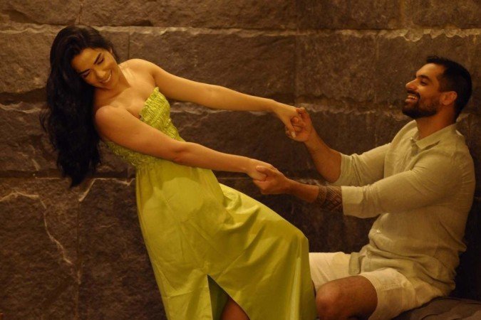  10/12/2021 Cr&eacute;dito: Carlos Vieira/CB. Revista. Editorial de Natal. Na Foto Vanessa Arba e Elmer Bernardes Look 2