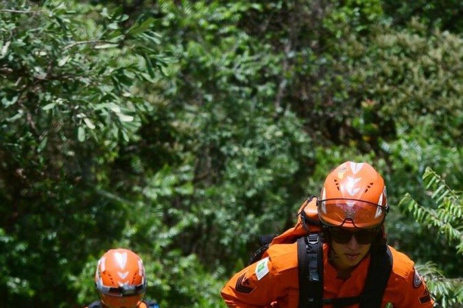  14/12/2021. Crédito: Ed Alves/CB/D.A Press. Brasil.  Brasilia - DF. Cidades. Sem pistas, bombeiros entram no 6º dia de buscas por mãe e filha desaparecidas. Shirlene Ferreira da Silva, 38 anos, e Tauane Rebeca da Silva, 14, estão desaparecidas desde a última quinta-feira (9/12). Bombeiros não têm pistas do paradeiro das duas. 