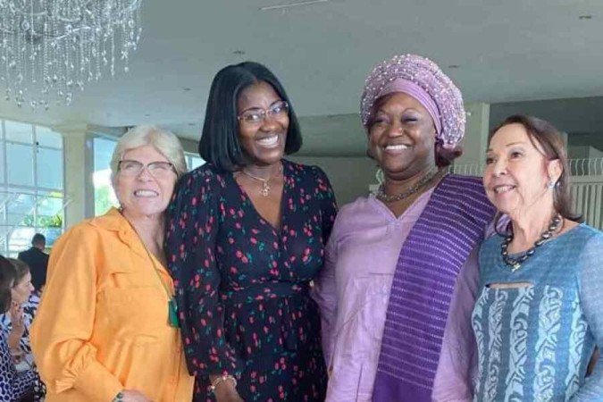 Rosângela Meneguetti, 
Julie-Pascale (Gabão), 
Laura Mbemg (Camarões)