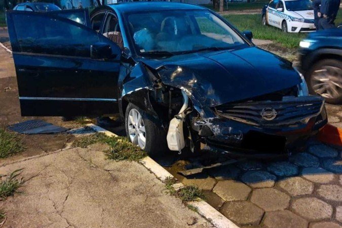 Motorista colidiu com outro carro e deixou duas mulheres feridas - (crédito: Material cedido ao Correio) Motorista colidiu com outro carro e deixou duas mulheres feridas - (crédito: Material cedido ao Correio)