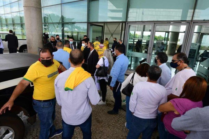 Reunidos em frente à CLDF desde a manhã, cada grupo chegou a reunir cerca de 30 manifestantes. Depois de algumas horas, houve dispersão dos grupos - (crédito: Ed Alves/CB/A Press) Reunidos em frente à CLDF desde a manhã, cada grupo chegou a reunir cerca de 30 manifestantes. Depois de algumas horas, houve dispersão dos grupos - (crédito: Ed Alves/CB/A Press)