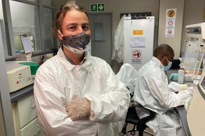  Tulio de Oliveira, diretor da Plataforma de Inovação e Sequenciamento de Pesquisa KwaZulu-Natal da África do Sul (KRISP)
