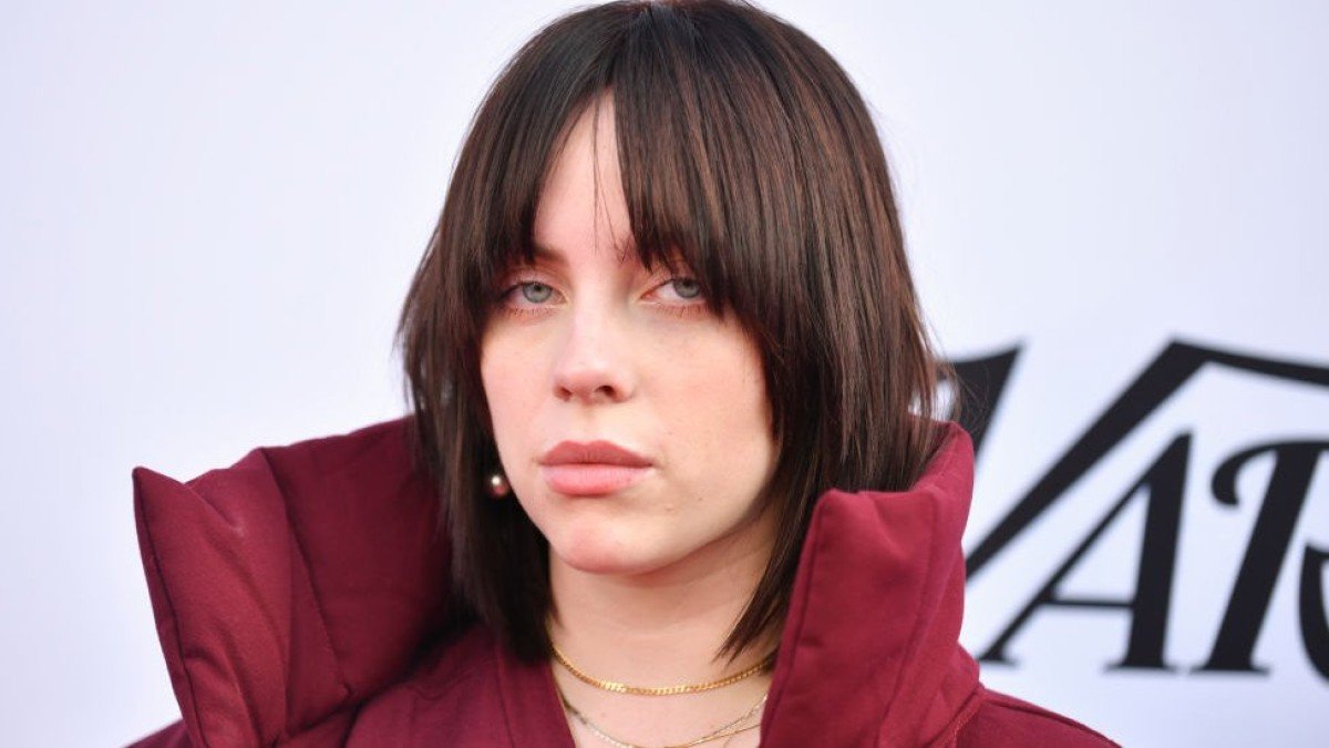 Billie Eilish diz que exposição à pornografia aos 11 anos a deixou com pesadelos