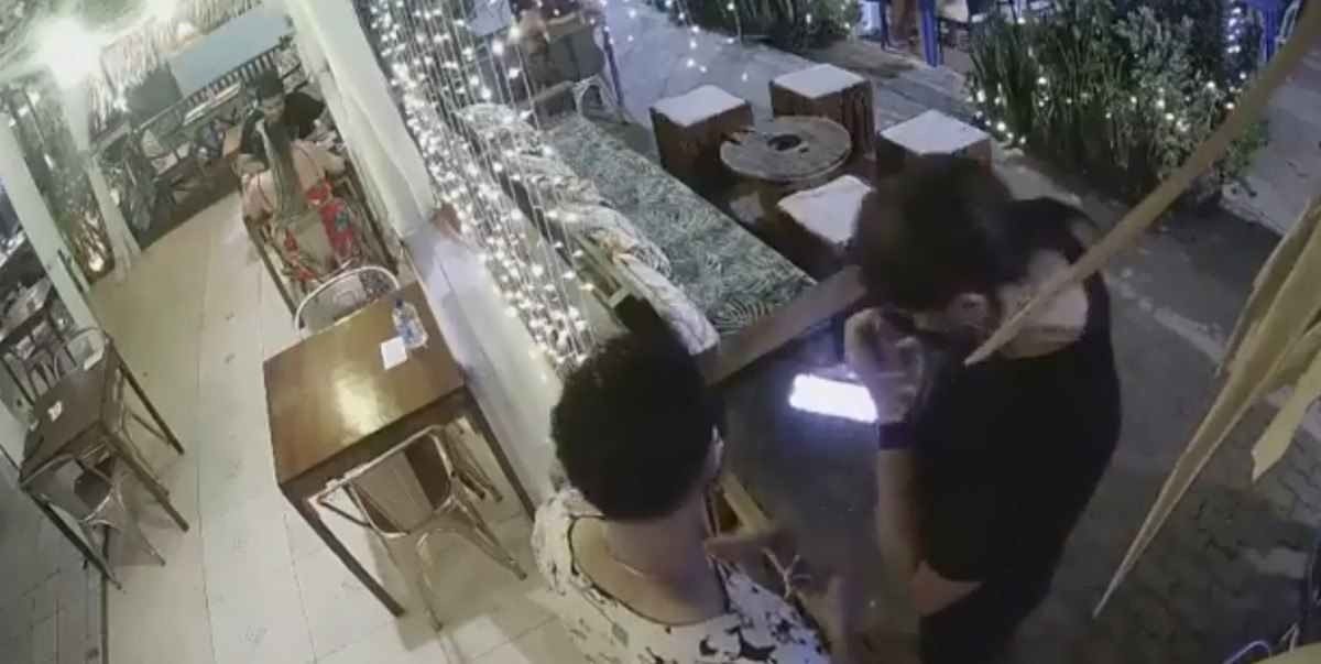 Funcionário de restaurante é agredido ao pedir comprovante de vacinação