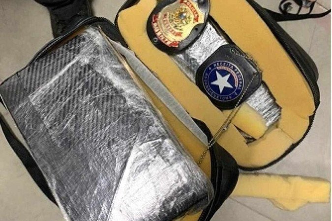 Mais de 8kg de cocaÃ­na foram encontrados em uma mala de viajantes que iam para Lisboa