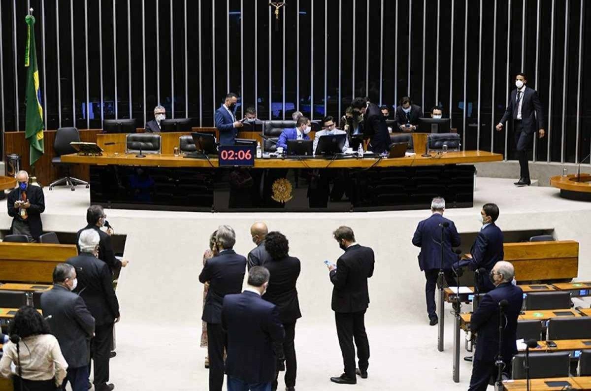 Deputados e senadores analisam vetos presidenciais nesta sexta-feira