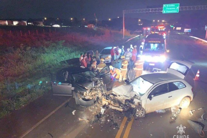 Dois carros se colidiram na DF-250, altura da região da Rajadinha, no Paranoá - (crédito: CBMDF/Divulgação) Dois carros se colidiram na DF-250, altura da região da Rajadinha, no Paranoá - (crédito: CBMDF/Divulgação)