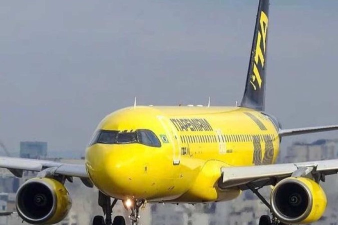 Linha aérea da Itapemirim suspende operação com passageiros dentro de avião