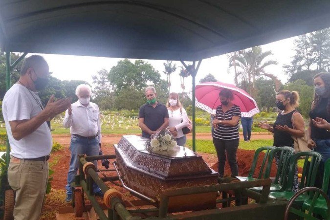 Amigos e familiares se despedem de Antônio Sanchez, um dos fundadores do PSDB-DF - (crédito: Pedro Marra/CB/D.A. Press) Amigos e familiares se despedem de Antônio Sanchez, um dos fundadores do PSDB-DF - (crédito: Pedro Marra/CB/D.A. Press)