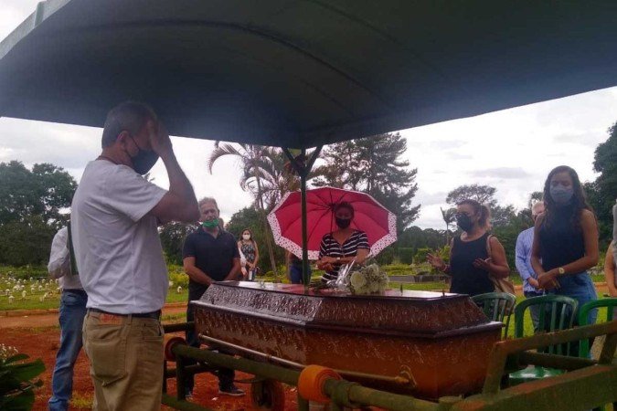 Amigos e familiares se despedem de Antônio Sanchez, um dos fundadores do PSDB-DF